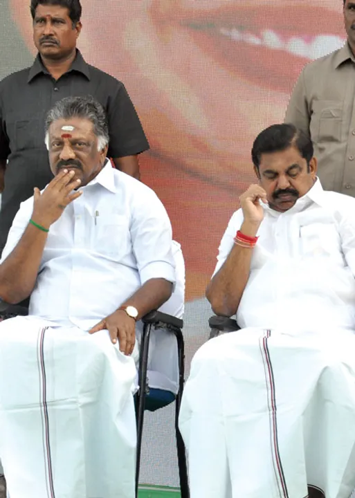  ஆளும்கட்சியை உடைக்கும் அடிதடி மோதல்!