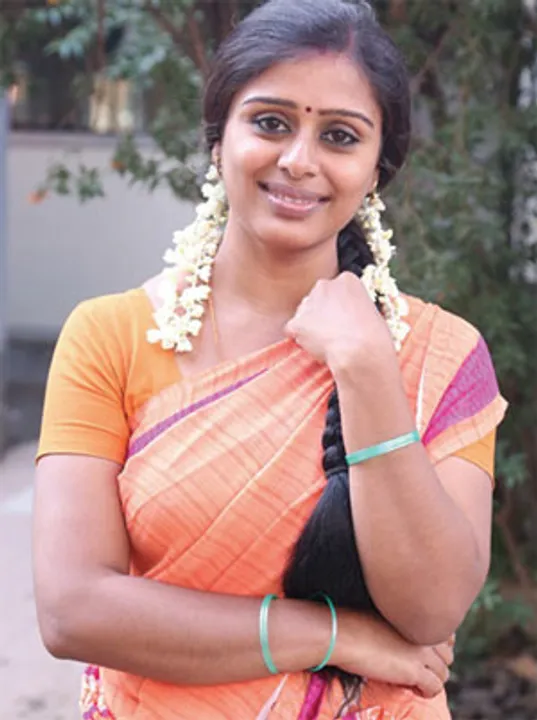  "குணச்சித்திரம்னா ரெடி'' -லதா ராவ் சிக்னல்!
