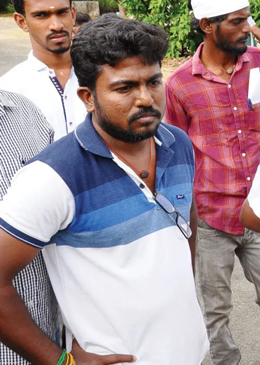  பகையும் காதலும்