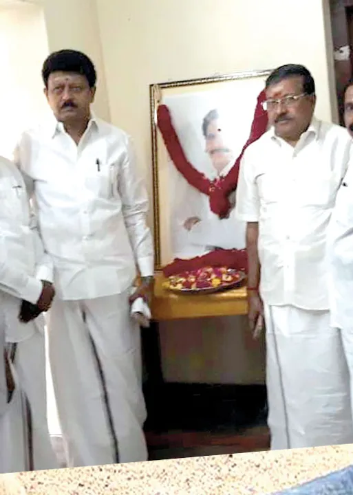 புறக்கணித்த தினகரன்! புகழ்ந்த திவாகரன்! -எம்.நடராஜன் பிறந்தநாள் விழா!