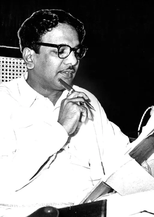  கலைஞரின் சிறுகதைச் சித்திரங்கள் - சென்னிமலை தண்டபாணி