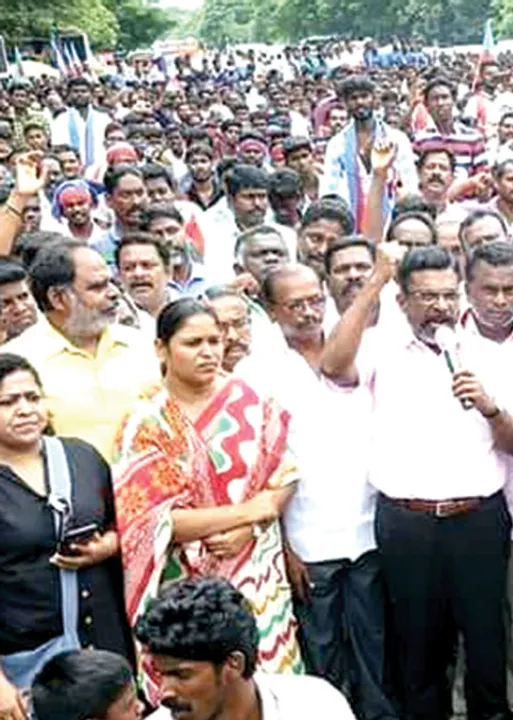  ஆவேச குடும்பம்... அரசியல் போராட்டம்! -ராஜலட்சுமி கொலையில் விலகாத மர்மம்!