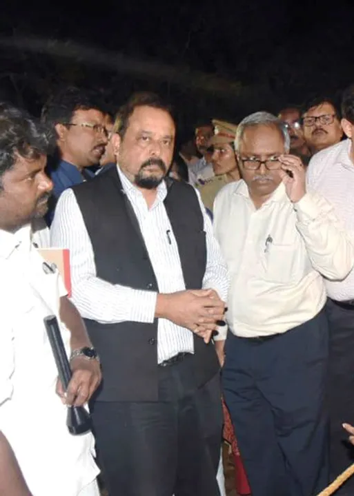  இரவு நேரத்தில் பார்த்தால் என்ன தெரியும்? -ஆய்வுக்குழு மீது அதிருப்தி!