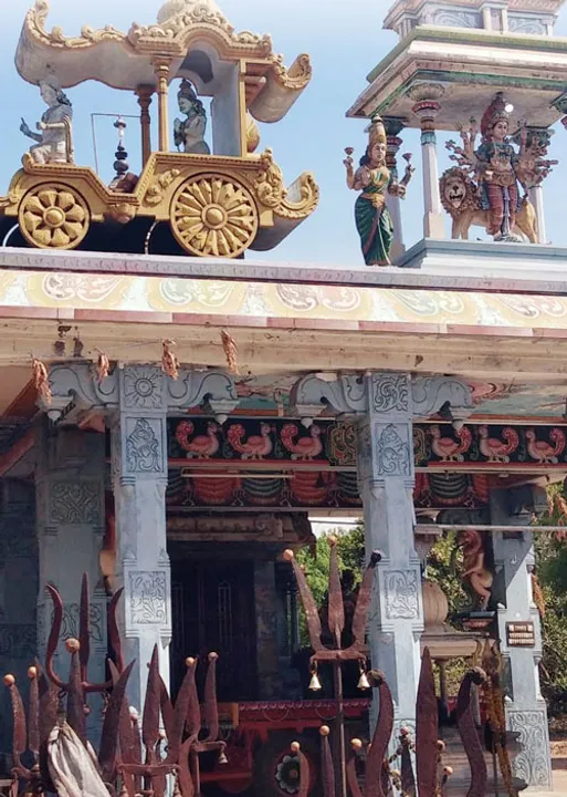  துர்க்கைக்கு தலையை பலி கொடுத்த வீரன்!