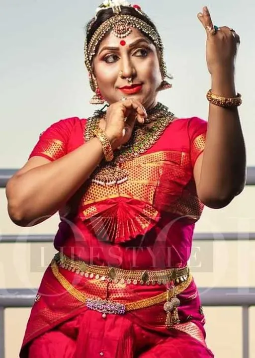  அகிலத்தை ஆட்டி வைக்கும் அபிநய விரல்களுக்கு பத்மஸ்ரீ!-முனைவர் ஆதிரா முல்லை