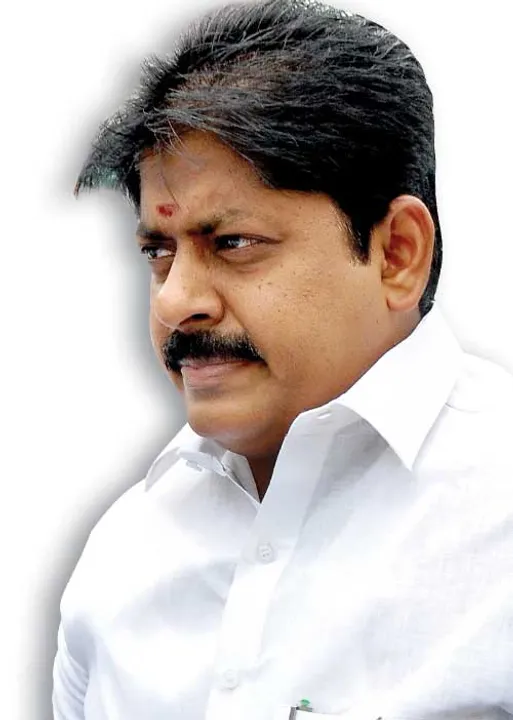  அமைச்சர் பதவியைப் பறித்த ஆடம்பரம் அந்தரங்கம்!