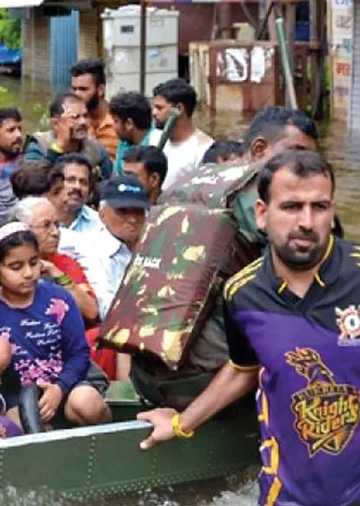  கொட்டித் தீர்த்த மழை! இக்கட்டில் கேரள மக்கள்!