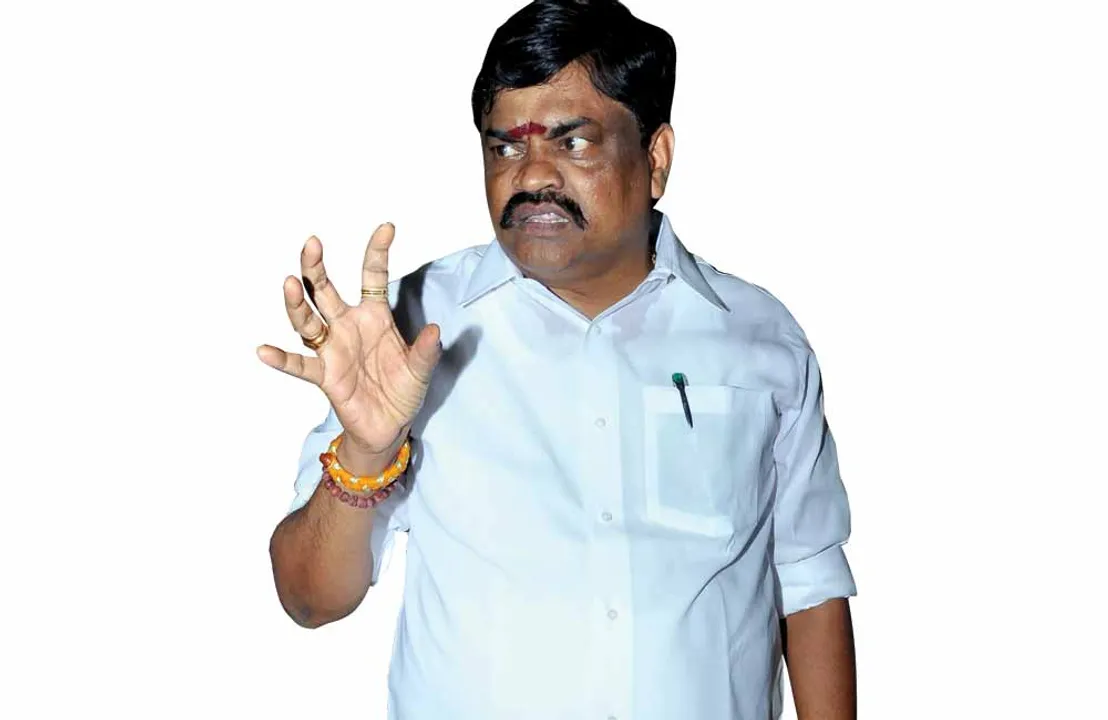  என் பின்னாடி 15 எம்.எல்.ஏ.! எடப்பாடியிடம் சொல்லு! -கொந்தளிக்கும் மந்திரி!