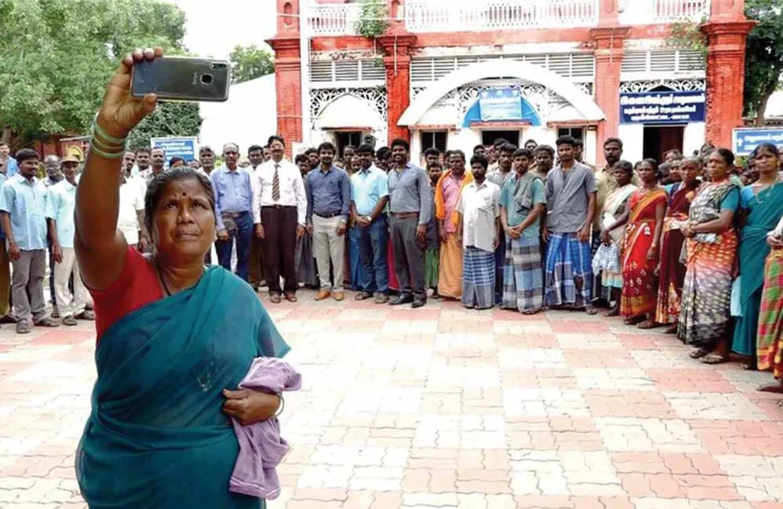  சிக்னல் : தோழமைக்கட்சி பெண்ணிடம் இப்படியா நடப்பது?