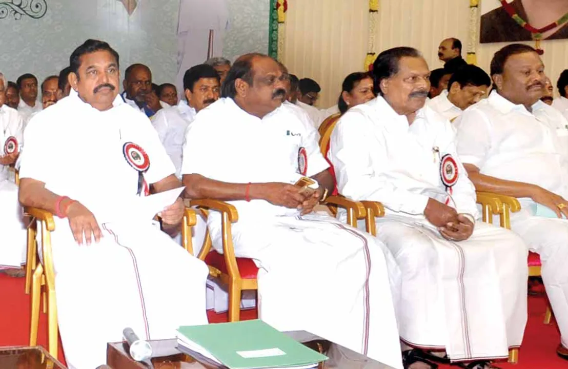  பன்னீருக்கு வேட்டு வைக்கும் எடப்பாடி!
