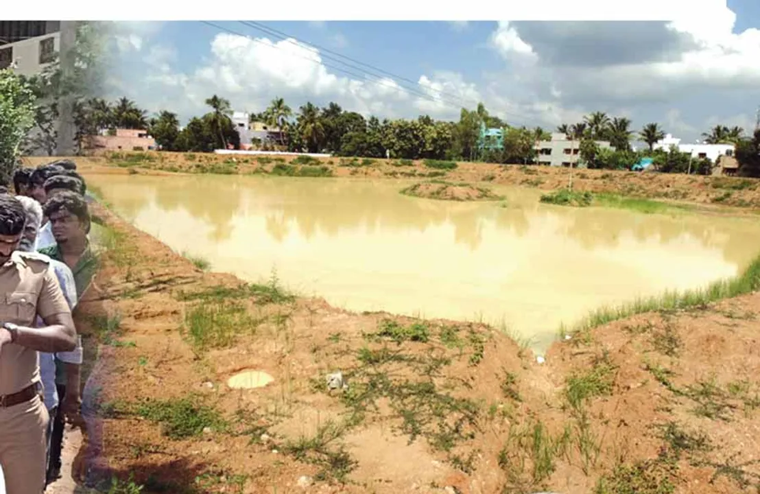  தூர் வாரும் பணி! சேறு வாரி இறைக்கும் அ.தி.மு.க. - தி.மு.க.