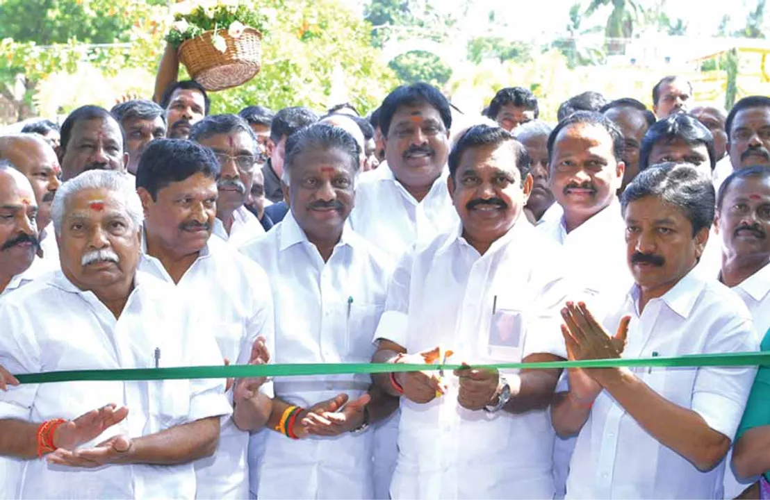  ரேஸில் முந்தும் எடப்பாடி!