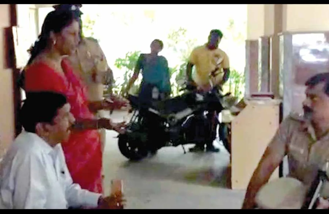  ரிடையர்டு ஐ.ஏ.எஸ். அட்ராசிட்டி! -அலறும் ஆடிட்டர் குடும்பம்!