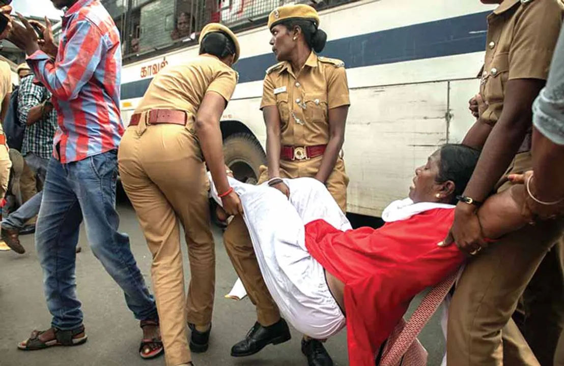  வன்கொடுமைக்கு எதிரான போராட்டம்! வன்முறையை ஏவிய அரசு!