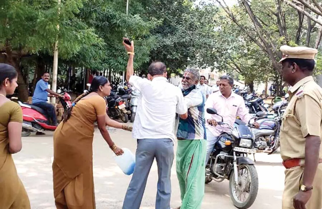  குறைதீர்ப்பு முகாமா? தீக்குளிப்பு முகாமா? மக்களை வதைக்கும் அதிகாரிகள்!