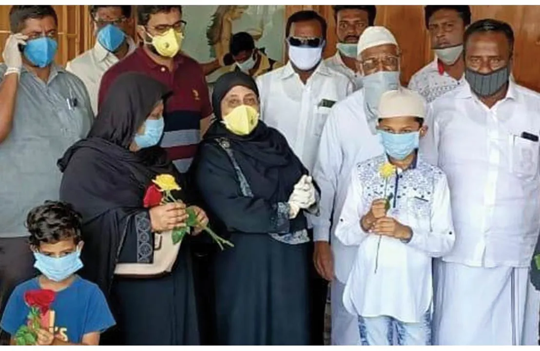  அமைச்சரை கட்டிப்பிடித்தவருக்கு பாசிட்டிவ்! திகிலில் தமிழக மந்திரிகள்!