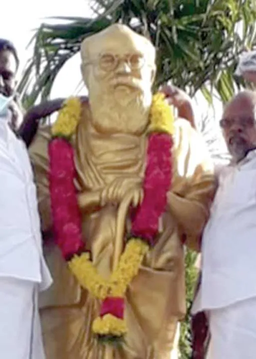  சிக்னல்  மாணவர்களுக்கு புழுத்த அரிசி!