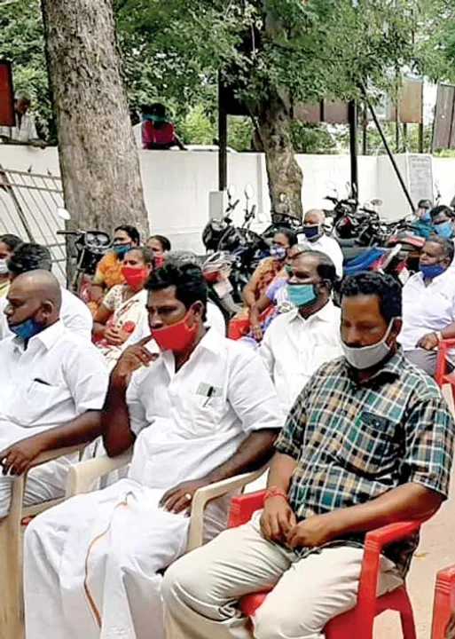  ஆளும்கட்சி பிரமுகர்களின் நிதிக் கொள்ளை! ஊராட்சி மன்றத் தலைவர்கள் போர்க்கொடி!