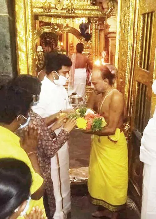  புகையும் உள்ளடி நெருப்பு! துணை முதல்வர் மகனுக்கு ஒரு நீதியா? - ஸ்ரீவில்லிபுத்தூர் சினம்!