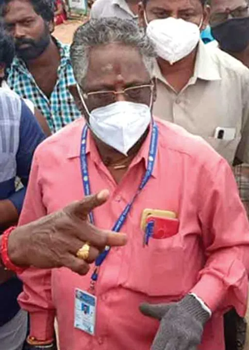  சிக்னல் அதிகாரியின் அடாவடி பேச்சு!