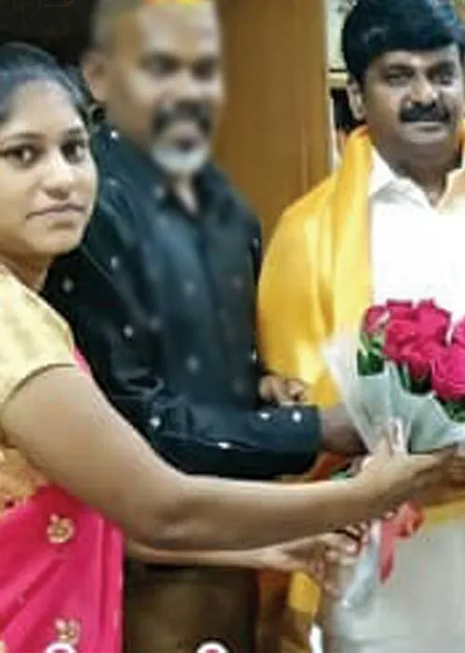  சி.எம்.கிட்ட பேசிட்டார் அமைச்சர் போஸ்டிங்குக்கு 2 லட்சம் முதல்வர் செக்யூரிட்டி ஆஃபீஸர் மனைவியின் ஆடியோ அம்பலம்!