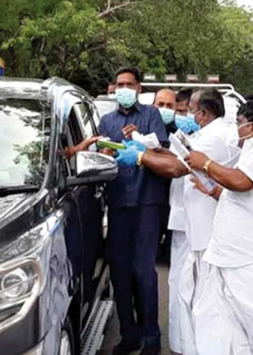  கட்சிக்காரர்களுக்கு கல்தா! கிரிமினல்களுக்கு பதவி! -கொந்தளிக்கும் தூத்துக்குடி அ.தி.மு.க.!