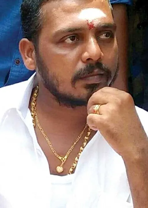  பினாமி கைது! அமைச்சரைப் புதைத்த இடத்தில் குடும்பச் சண்டை!