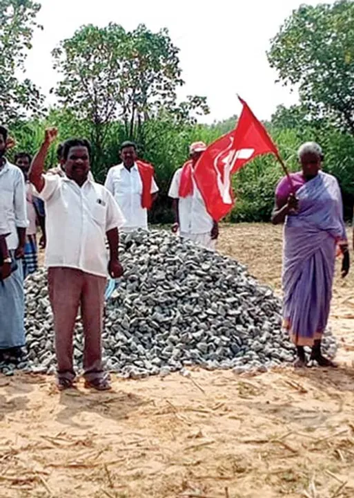  சிக்னல் : மயானக் கொள்ளை! மக்கள் கொந்தளிப்பு!