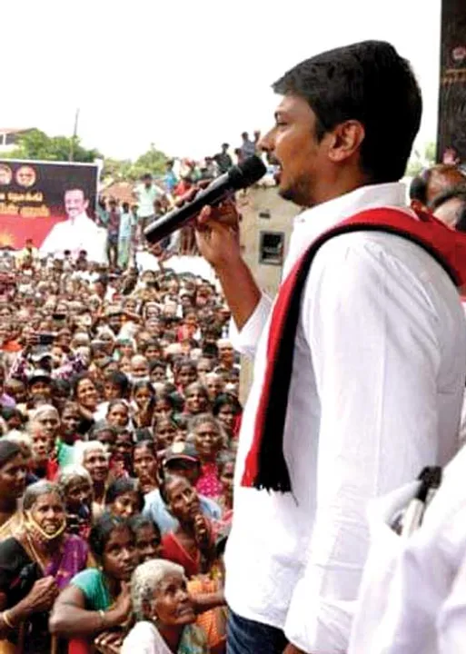  சிக்னல்  இளைஞர்களைஈர்க்கும் உதயநிதி!