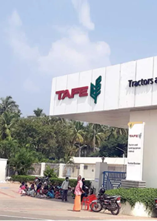  FOLLOW-UP தொழிலாளர் குடும்பங்களை வாழவைத்த நக்கீரன்!-டிராக்டர் நிறுவனத்தில் சுமூகத் தீர்வு!