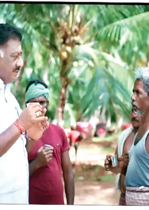  விளம்பர யுத்தம் இ.பி.எஸ்.ஸை கடுப்பாக்கும் ஓ.பி.எஸ்.