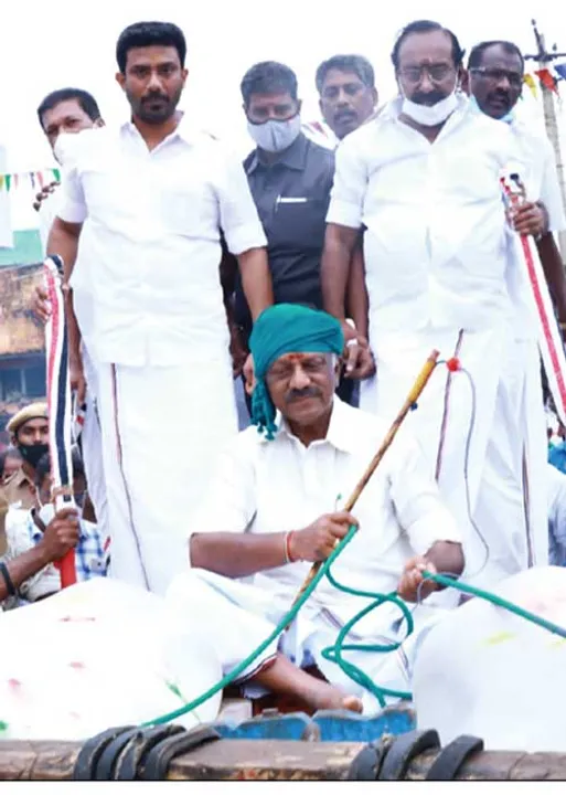  பர்த்டே பாலிடிக்ஸ்! ஓ.பி.எஸ். அமர்க்களம்!