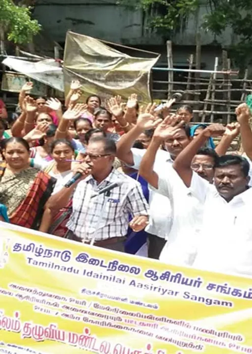 இடைநிலை ஆசிரியர்களை பட்டதரி சிரியர்களாக்க வேண்டும்! -நக்கீரன் இணைய செய்தி எதிரொலி!