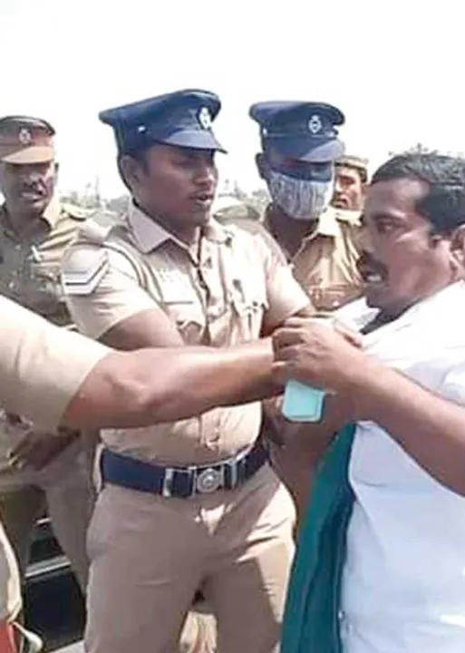  சிக்னல்  ஓ.பி.எஸ். கோட்டையில் ஓட்டை!
