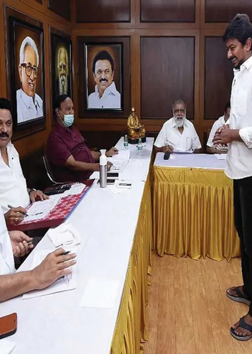 ராங்கால் : தொகுதி மாறும் அமைச்சர் கள்! பிரேக் போட்ட எடப்பாடி!