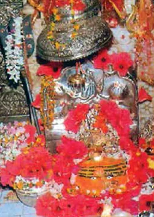  மும்மதத்தினர் வழிபடும் வஜ்ரேஸ்வரி!