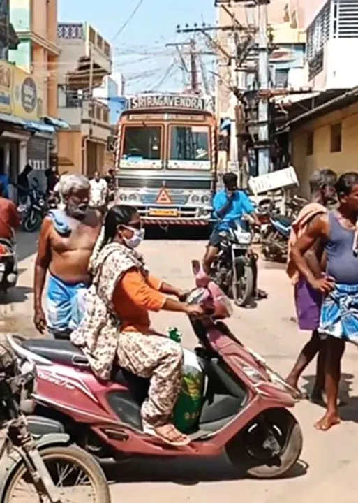  ஆர்.கே. நகரான கும்பகோணம்! டோக்கனால் கதி கலங்கிய கடைக்காரர்