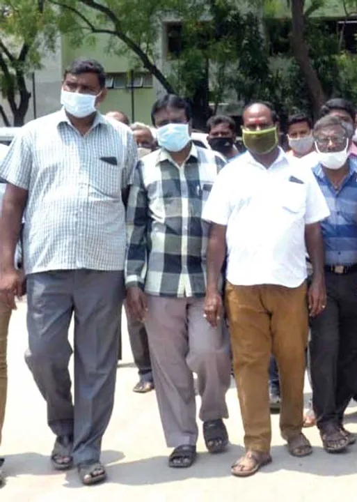  எங்களையும் வாழ விடுங்க… -சலூன்கடையினர் உயிர்ப் போராட்டம்!