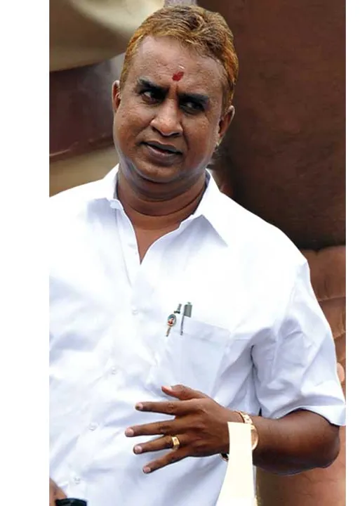  போலீஸ் அதிகாரிகள் மூலம் தப்பிக்கப் பார்க்கும் ஊழல் மாஜிகள்!