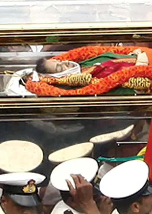  ஜெ. மரண மர்மம்! உண்மையை வெளிவருமா? தவிக்கும் அ.தி.மு.க தொண்டர்கள்!