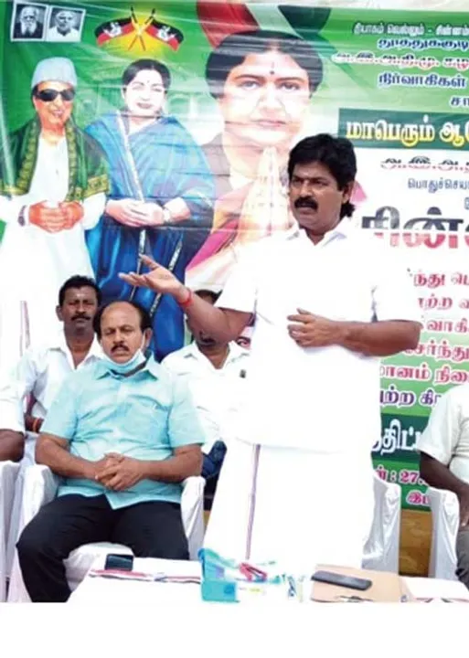  சிக்னல்  சசிகலாவுக்குப் பச்சைக்கொடி