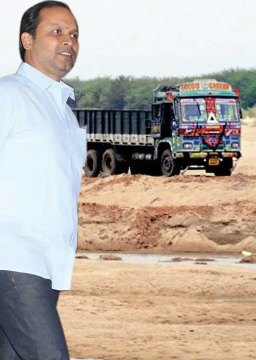  மறுபடியும் கோட்டை கட்டும் மணல் ராஜாக்கள்! 2 லட்சம் கோடி அரசு வருவாய் லபக்!