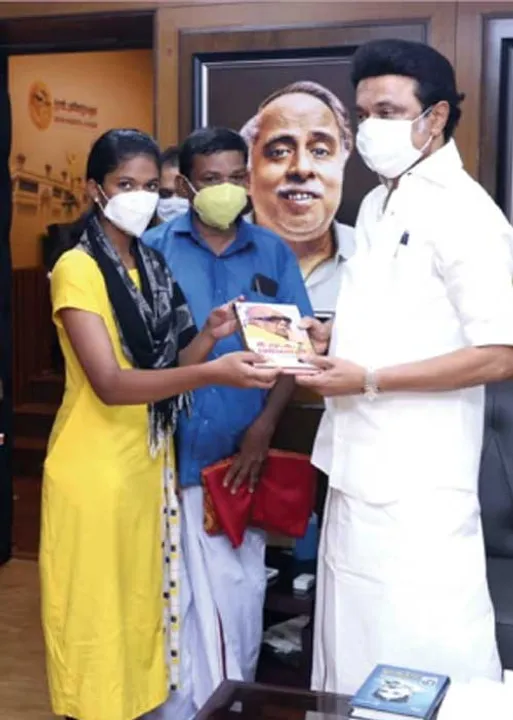  தொண்டரை நெகிழவைத்த முதல்வர்!