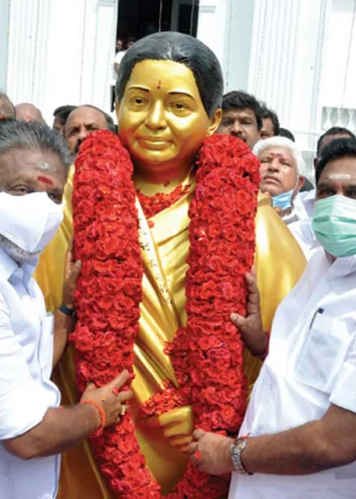  உற்சாகம் குறைந்த பொன்விழா! சோதனை காலத்தை கடக்குமா அ.தி.மு.க?