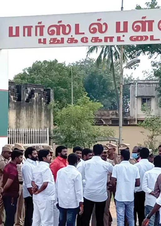  ரவுடியை வரவேற்ற மாஜி! -சிறை வாசலில் திரண்ட கூட்டம்.