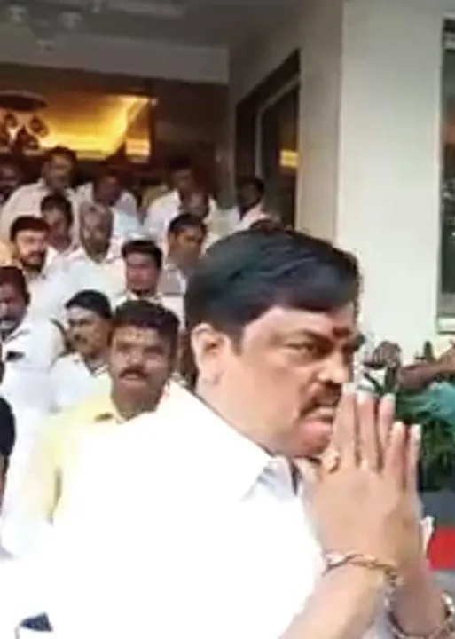  ராங்கால் ஜாமீன் கிடைத்தும்... அப்செட் ராஜேந்திர பாலாஜி! இ.பி.எஸ். - ஓ.பி.எஸ். மீது ஆவேசம்! சசி-தினகரன் சொத்து ஃபைட்!