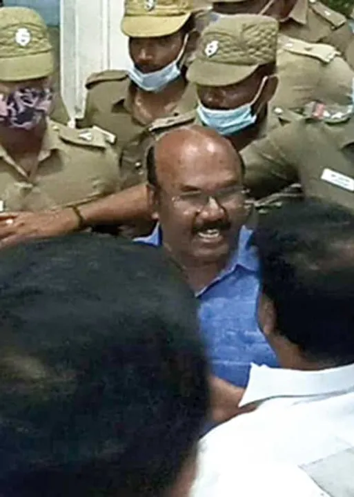  சட்டை Vs கைலி! ஜெயகுமார் அரெஸ்ட்! அதிரடி ஸ்டாலின்! அலறும் அ.தி.மு.க.