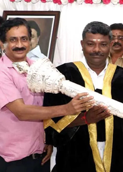  வணக்கத்துக்குரிய ஆட்டோ டிரைவர்! -கும்பகோணம் மேயர் ஜாக்பாட்!