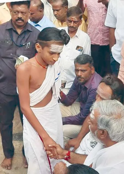  சிதம்பரம் தீட்சிதர்களுக்கு பாடம் நடத்திய அமைச்சர்!