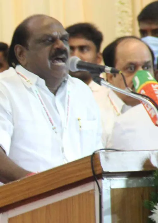  கோபமாக வெளியேறிய ஓ.பி.எஸ்.! -கொந்தளித்த வைத்திலிங்கம்!